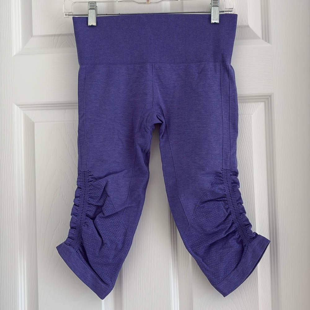 Lululemon leggings purple cropped size 6